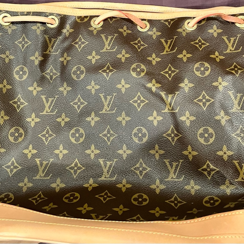 Louis Vuitton Monogram Noe Leather bag